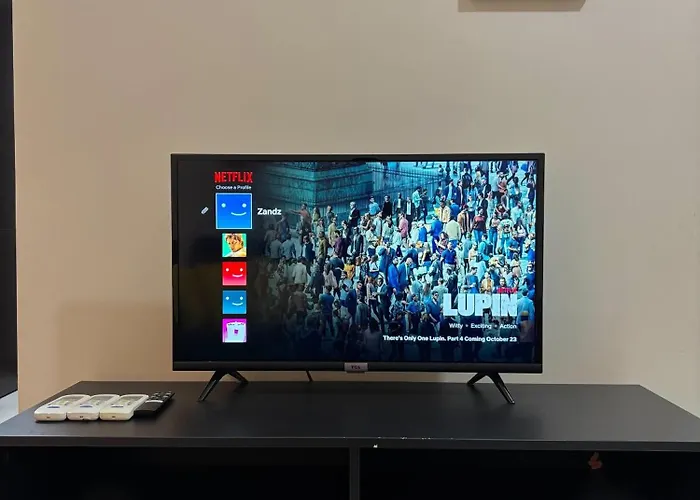 Cozi Modern Uptown Parksuites