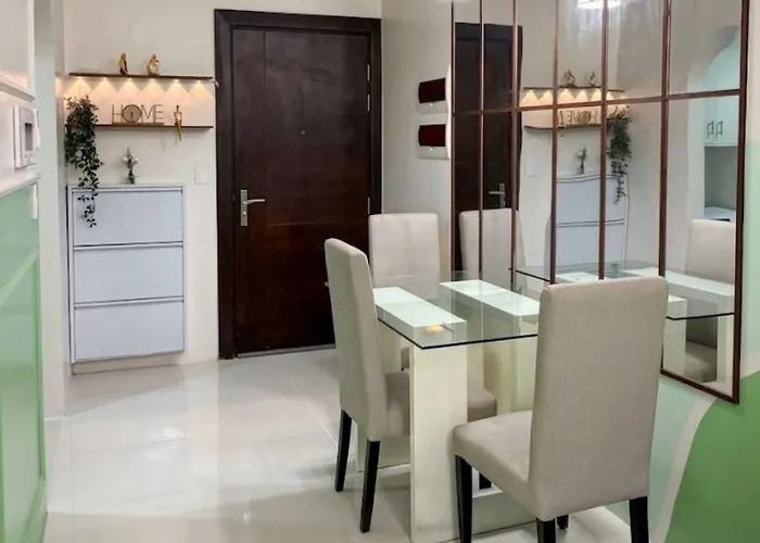 Cozi Modern Uptown Parksuites Apartment